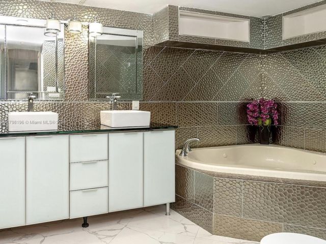 Home for sale at 2055 Keystone Blvd - photo 5976839