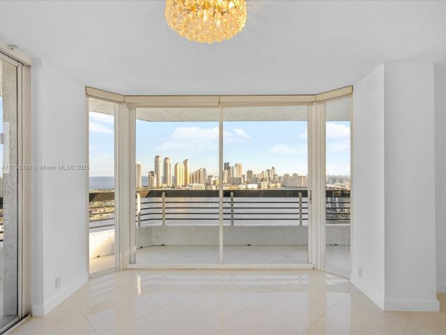 Apartment for sale  Unit #3310 (LPH10) - photo 5985068