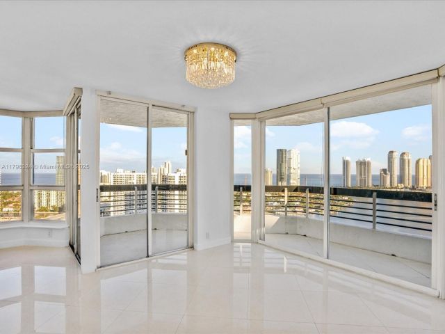 Apartment for sale  Unit #3310 (LPH10) - photo 5985069