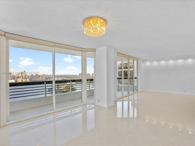 Apartment for sale  Unit #3310 (LPH10) - photo 5985070