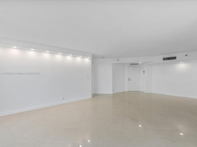 Apartment for sale  Unit #3310 (LPH10) - photo 5985072