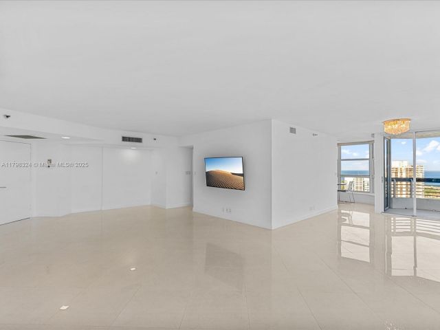 Apartment for sale  Unit #3310 (LPH10) - photo 5985073