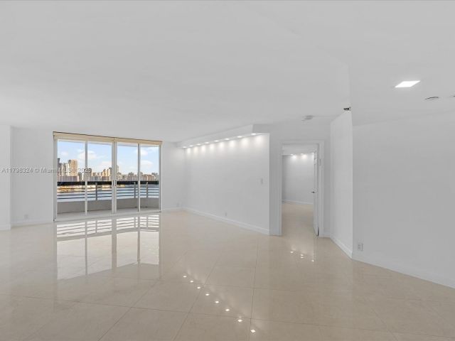 Apartment for sale  Unit #3310 (LPH10) - photo 5985075