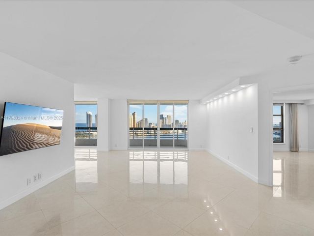 Apartment for sale  Unit #3310 (LPH10) - photo 5985077