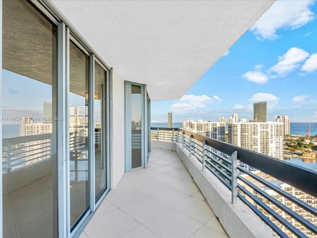 Apartment for sale  Unit #3310 (LPH10) - photo 5985079