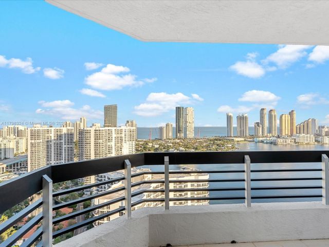 Apartment for sale  Unit #3310 (LPH10) - photo 5985082