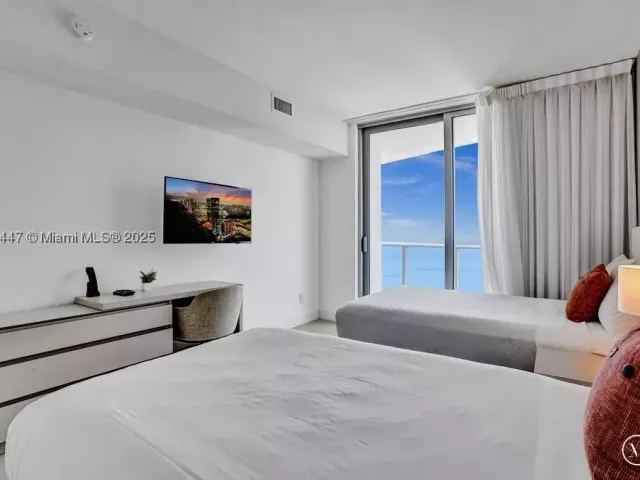 2-bedroom condo for sale in Hollywood - 4111 S Ocean Dr 2803 - MondialRealty