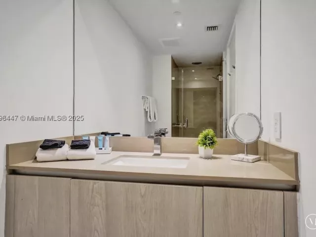 2-bedroom condo for sale in Hollywood - 4111 S Ocean Dr 2803 - MondialRealty