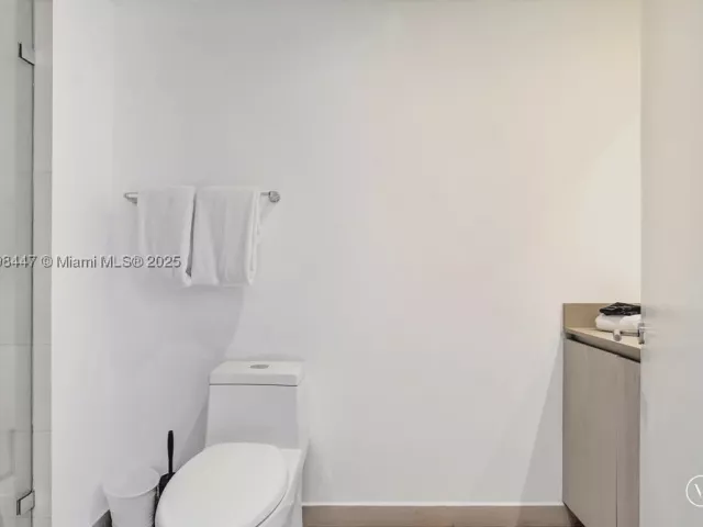 2-bedroom condo for sale in Hollywood - 4111 S Ocean Dr 2803 - MondialRealty
