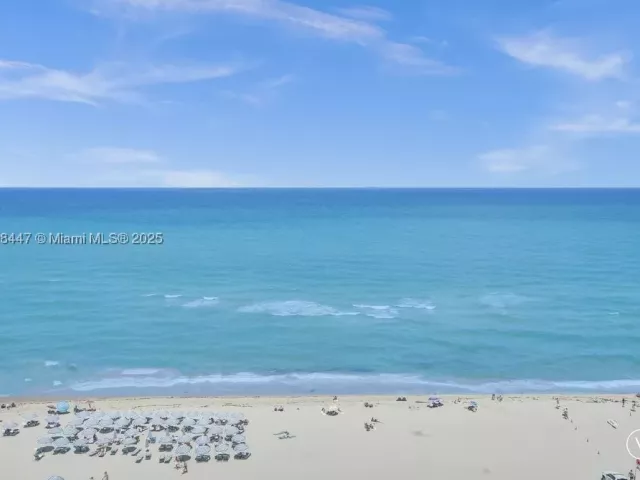 2-bedroom condo for sale in Hollywood - 4111 S Ocean Dr 2803 - MondialRealty