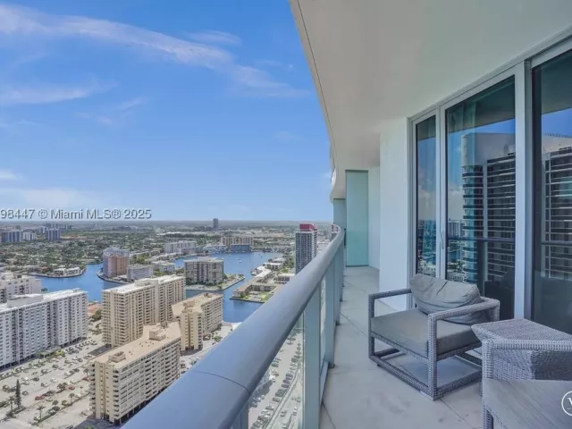 2-bedroom condo for sale in Hollywood - 4111 S Ocean Dr 2803 - MondialRealty