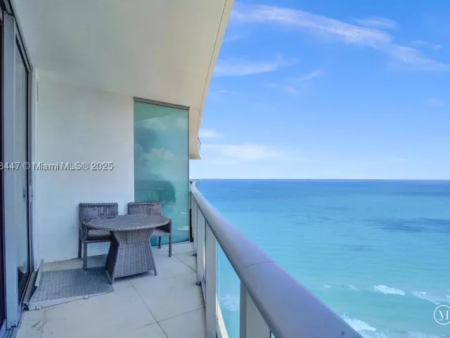 2-bedroom condo for sale in Hollywood - 4111 S Ocean Dr 2803 - MondialRealty