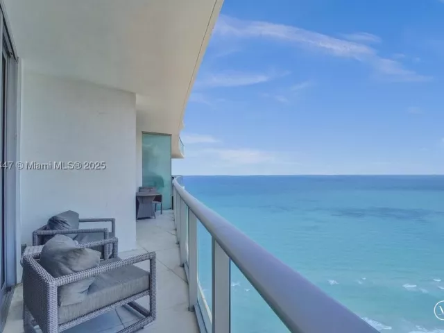 2-bedroom condo for sale in Hollywood - 4111 S Ocean Dr 2803 - MondialRealty