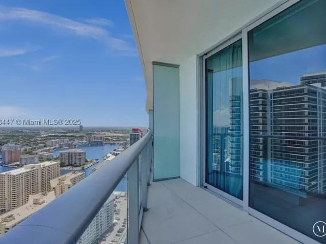 2-bedroom condo for sale in Hollywood - 4111 S Ocean Dr 2803 - MondialRealty