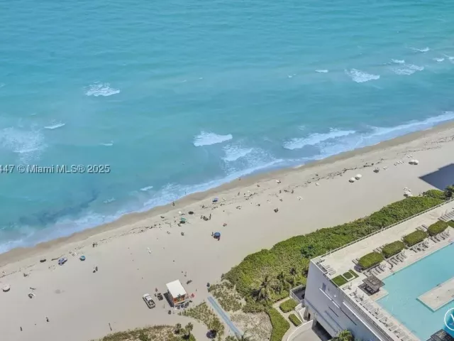 2-bedroom condo for sale in Hollywood - 4111 S Ocean Dr 2803 - MondialRealty