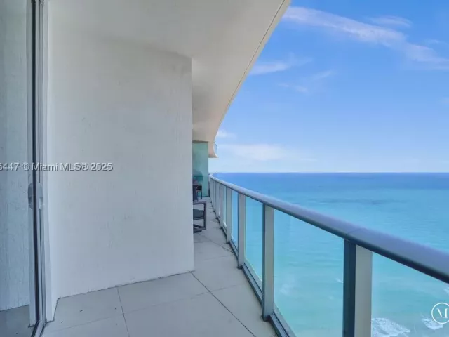 2-bedroom condo for sale in Hollywood - 4111 S Ocean Dr 2803 - MondialRealty