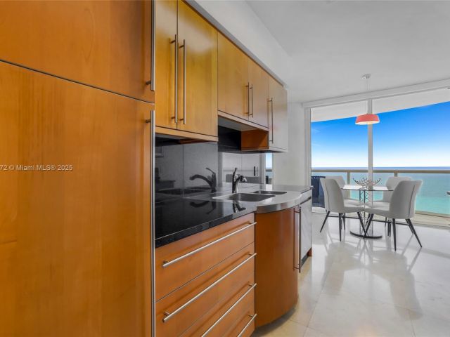 Apartment for sale  Unit #3202 - photo 5977970