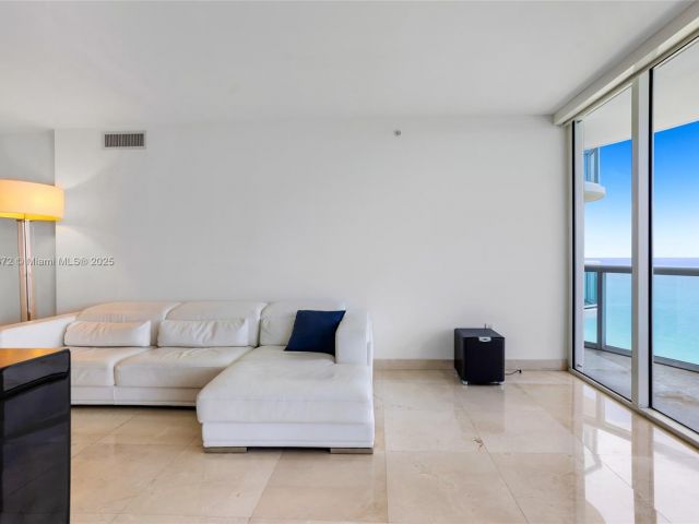 Apartment for sale  Unit #3202 - photo 5977974