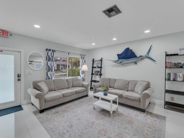 Home for rent at 348 SE 18th Avenue - photo 5982754