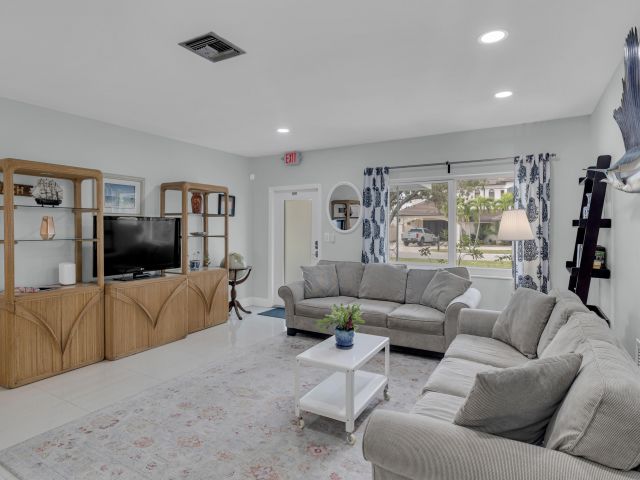 Home for rent at 348 SE 18th Avenue - photo 5982755