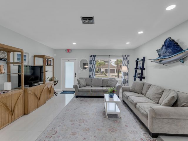 Home for rent at 348 SE 18th Avenue - photo 5982756