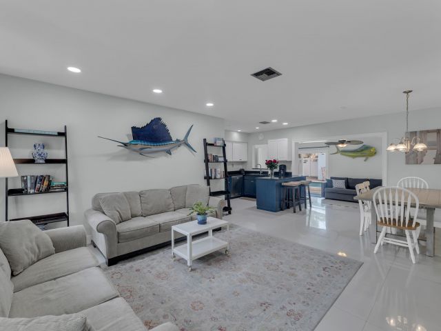 Home for rent at 348 SE 18th Avenue - photo 5982757