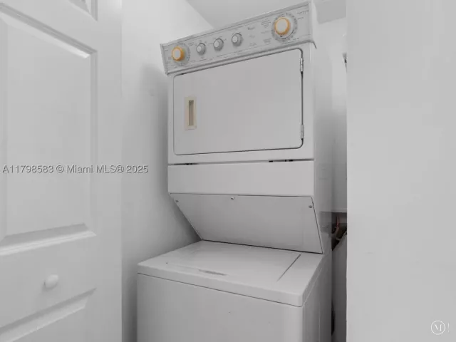 2-bedroom condo for sale in Hallandale Beach - 1745 E Hallandale Beach Blvd 2007W - MondialRealty