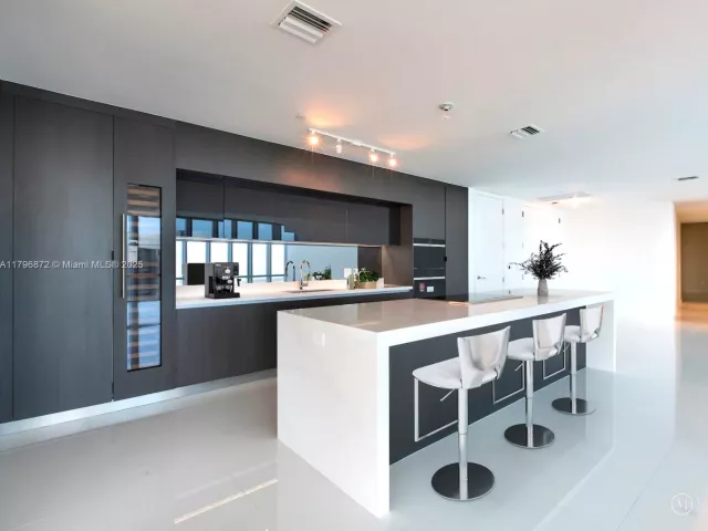 4-bedroom condo for sale in Miami - 851 NE 1st Ave PH5011 - MondialRealty