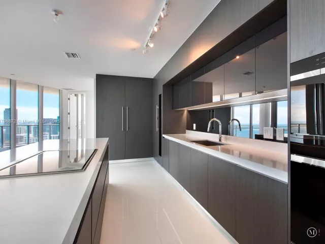 4-bedroom condo for sale in Miami - 851 NE 1st Ave PH5011 - MondialRealty