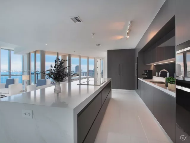 4-bedroom condo for sale in Miami - 851 NE 1st Ave PH5011 - MondialRealty