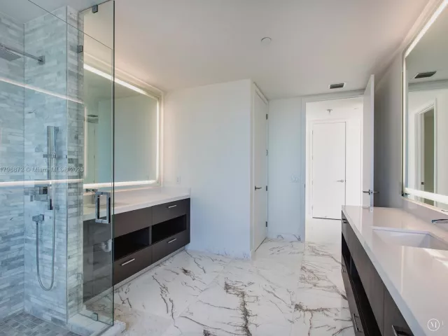 4-bedroom condo for sale in Miami - 851 NE 1st Ave PH5011 - MondialRealty