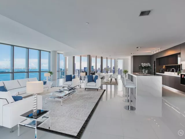 4-bedroom condo for sale in Miami - 851 NE 1st Ave PH5011 - MondialRealty