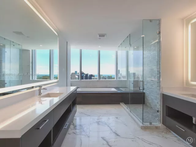 4-bedroom condo for sale in Miami - 851 NE 1st Ave PH5011 - MondialRealty