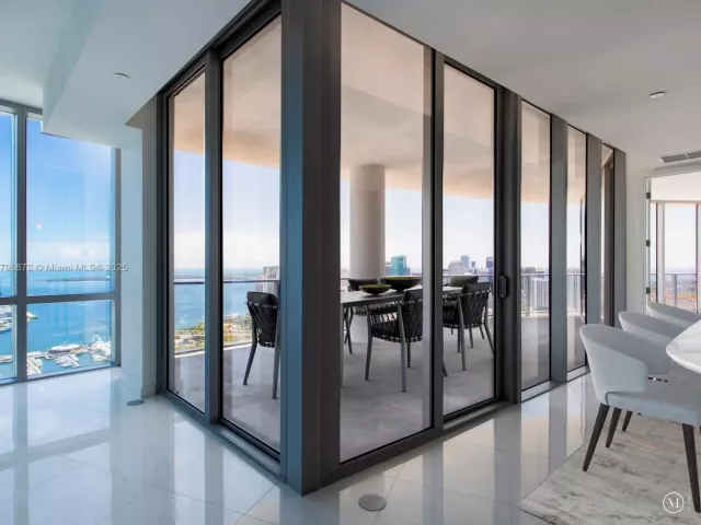 4-bedroom condo for sale in Miami - 851 NE 1st Ave PH5011 - MondialRealty