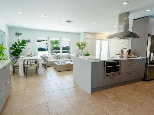 Home for sale at 2711 NE 57th Ct - photo 5979384