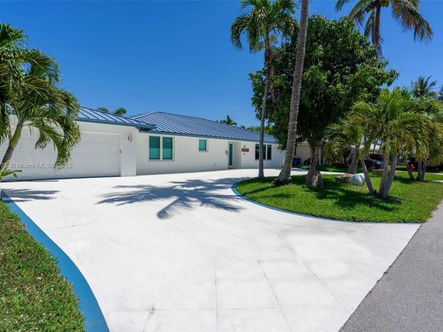 Home for sale at 2711 NE 57th Ct - photo 5979393