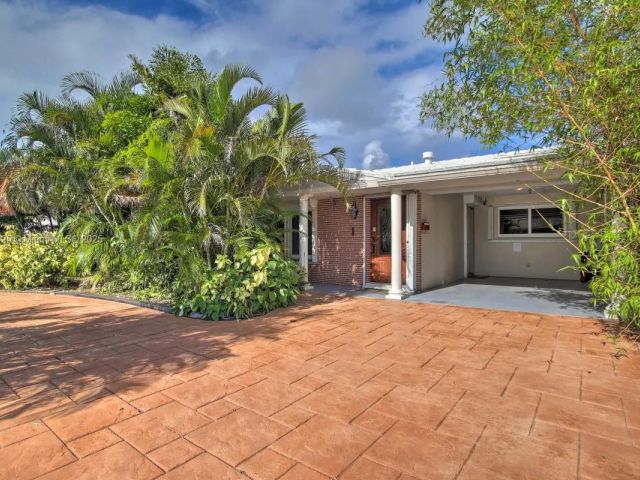 Home for sale at 5111 NE 15th Ave - photo 5979413