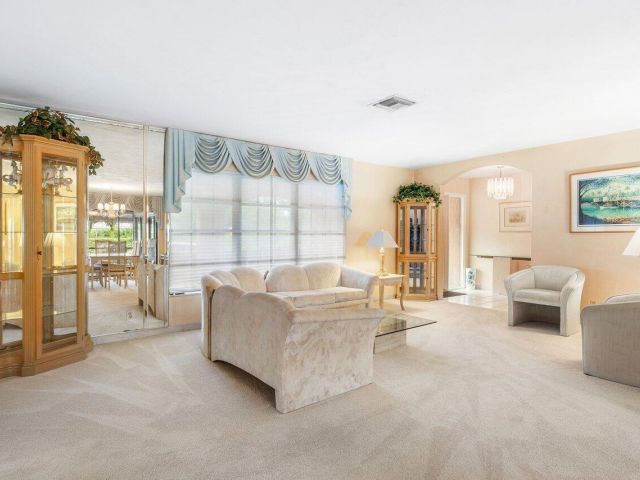 Home for sale at 3163 NE 8th Avenue - photo 5995712