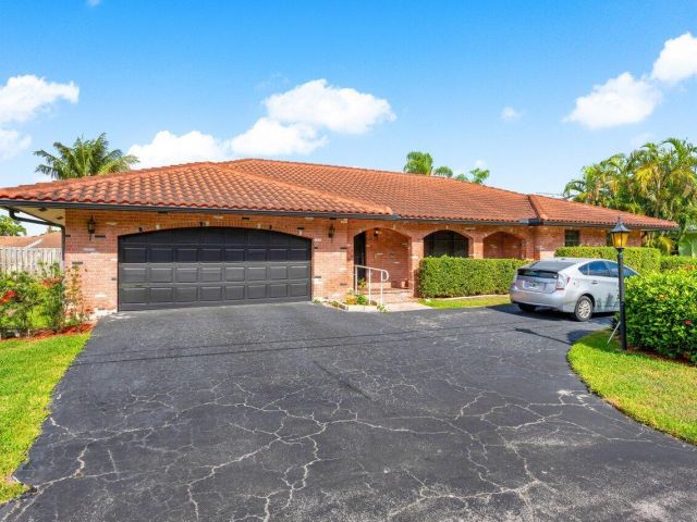 Home for sale at 3163 NE 8th Avenue - photo 5995715