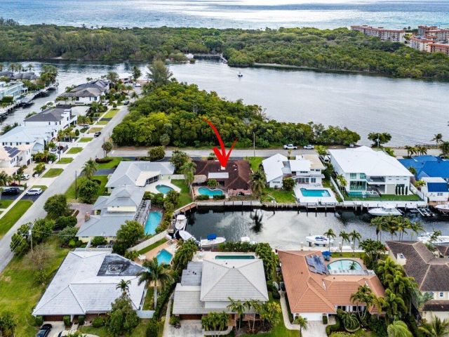 Home for sale at 3163 NE 8th Avenue - photo 5995717