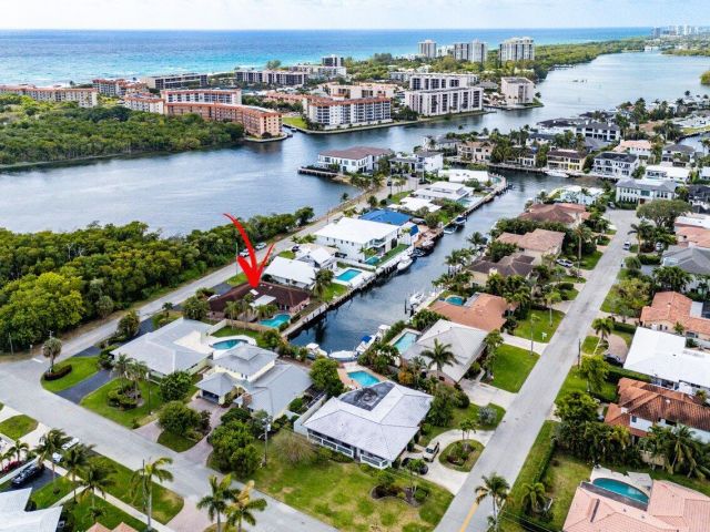 Home for sale at 3163 NE 8th Avenue - photo 5995720