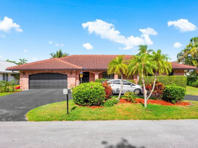 Home for sale at 3163 NE 8th Avenue - photo 5995721