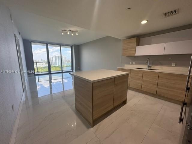 Apartment for sale  Unit #1806 +1 parking - photo 5978592