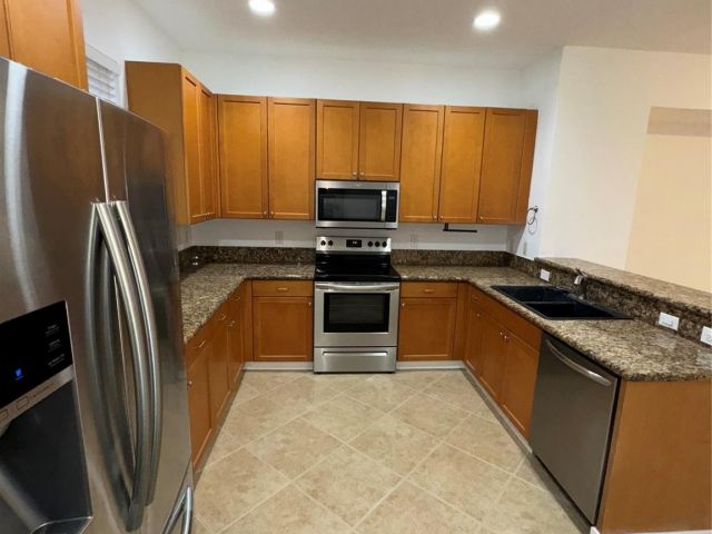 Home for sale at 1033 NE 17th Way 605 - photo 5981456