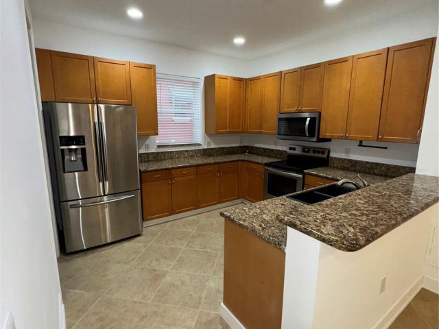 Home for sale at 1033 NE 17th Way 605 - photo 5981458