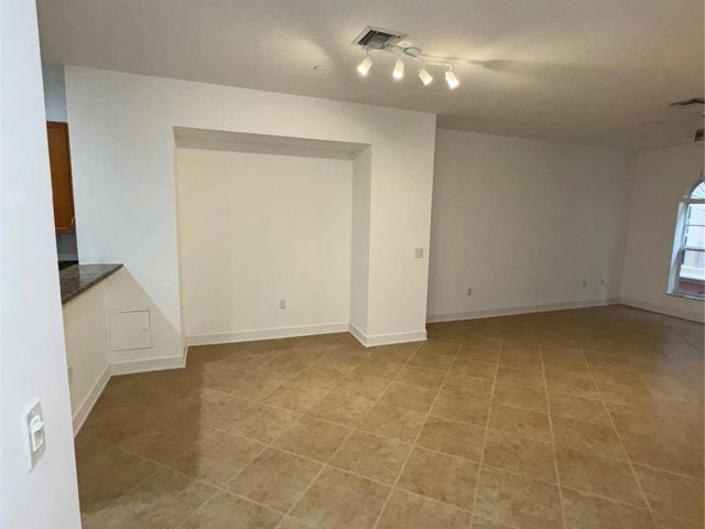 Home for sale at 1033 NE 17th Way 605 - photo 5981462