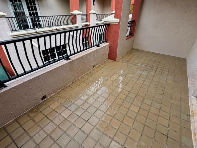 Home for sale at 1033 NE 17th Way 605 - photo 5981469