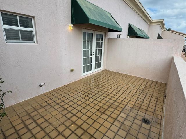 Home for sale at 1033 NE 17th Way 605 - photo 5981472