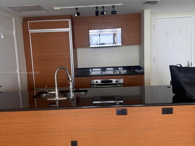 Apartment for rent  Unit #2204 - photo 6007404