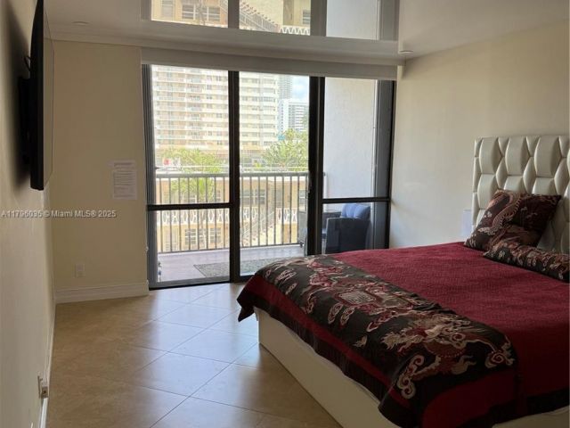 Apartment for rent  Unit #303 - photo 5990929